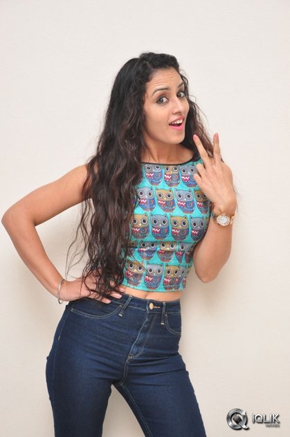 Ravneet-Kaur-at-Sithara-Movie-Show-Press-Meet